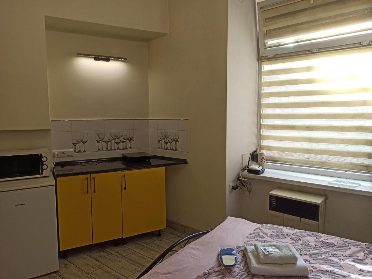 Smart Yellow Apartment-15 Хв Від Жд Вокзалу 利沃夫 外观 照片