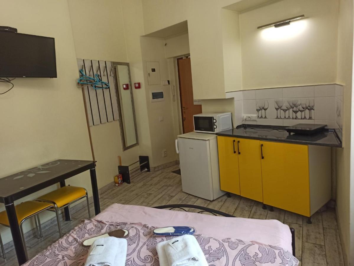 Smart Yellow Apartment-15 Хв Від Жд Вокзалу 利沃夫 外观 照片